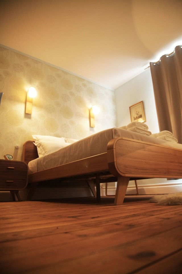 Le bois  partout parquet lit meubles contribue effet dit classique de la chambre