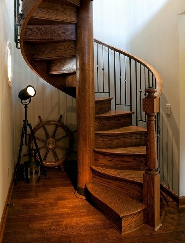 lampadaire escalier bois