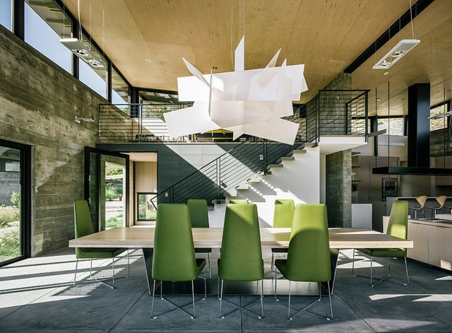 lampe moderne blanc plan surface mi bois double hauteur chaise vert architecture