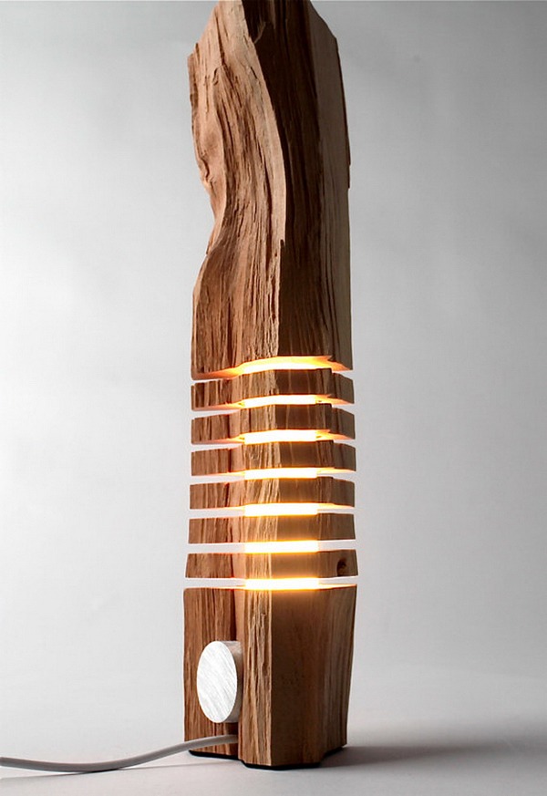 lampe sculpture bois lumineuse forme haute