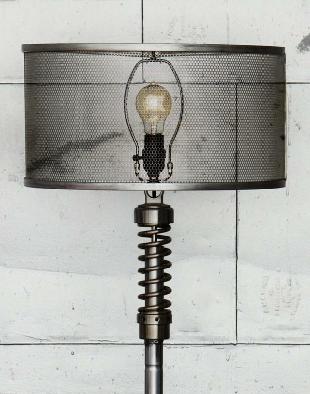 lampes vintage chez Classified Moto