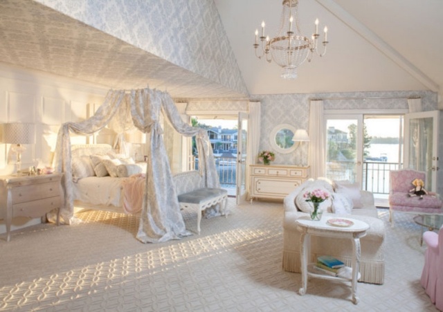 lit-baldaquin-idée-originale-couleur-blanche-chambre-coucher