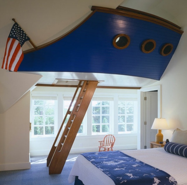 lit bateau au plafond