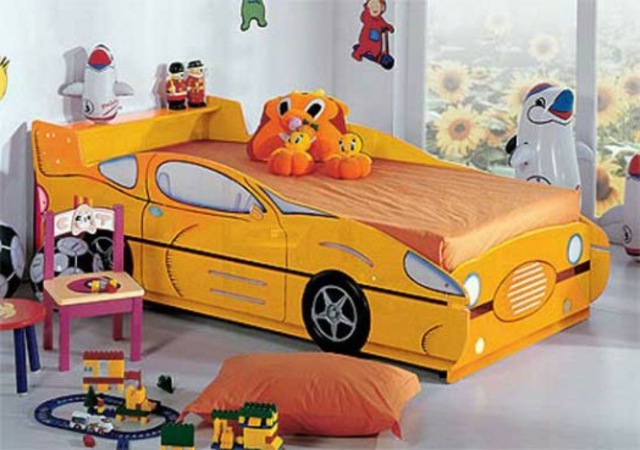lit d'enfant voiture orange