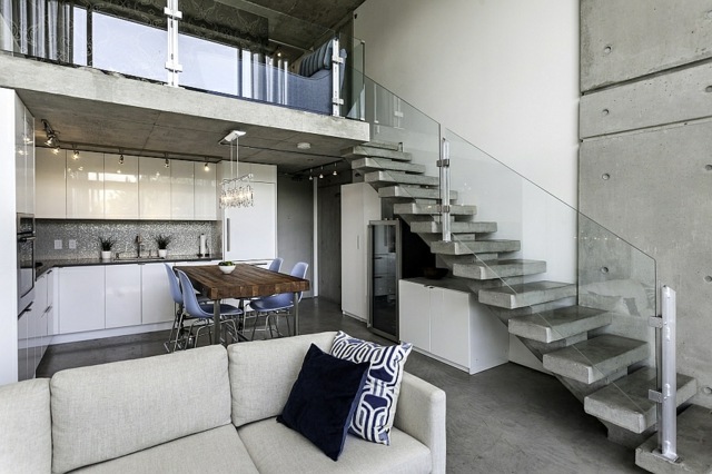 loft design double hauteur escalier beton verre