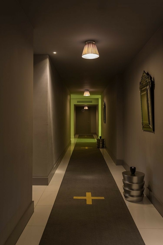 long couloir sombre design