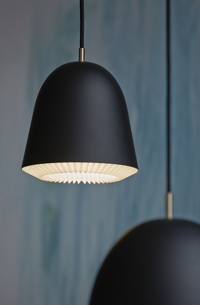 luminaire-design-Caché-Le-Klint-abat-jour-presque-caché-plissé lampe design