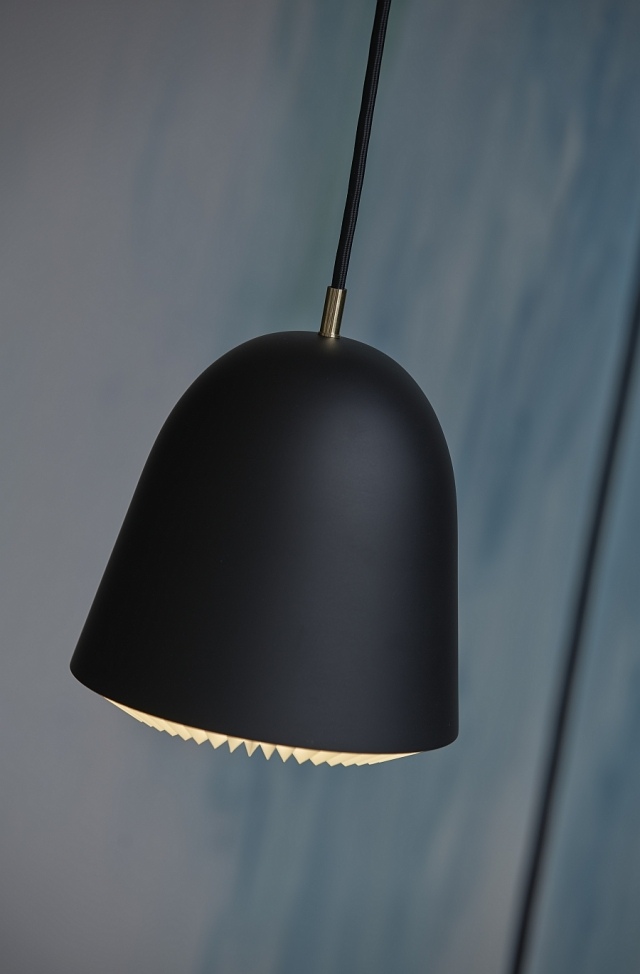 luminaire-design-Caché-Le-Klint-design-minimaliste-noire lampe design