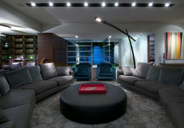 luminaires lampadaire design circulaire lounge canape noir lisse