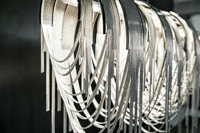 lustre luminaire chainette pendante metal design