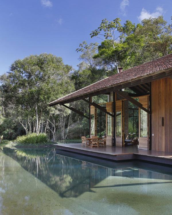 maison auvent lac bois ombre terrasse