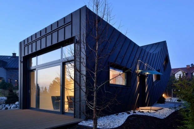maison design intéressante avec terrasse bois simple
