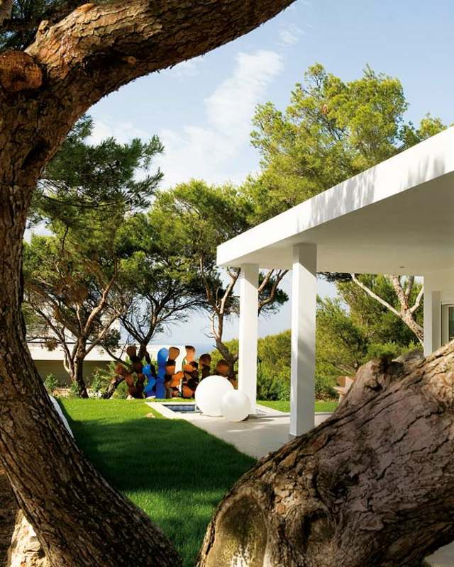 maison espagne menorca mediterranee design branche arbre tronc galerie portique colonne
