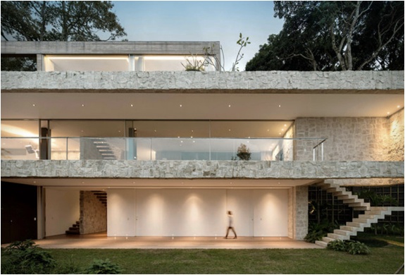 maison moderne bresil beton arme pierre escalier exterieur