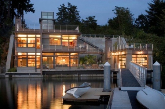 maison moderne eclairee nuit pont eau bateau