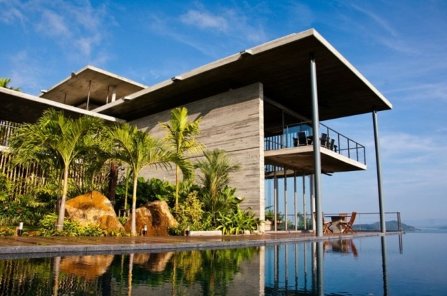 maison avec piscine thailande balcon debord toit