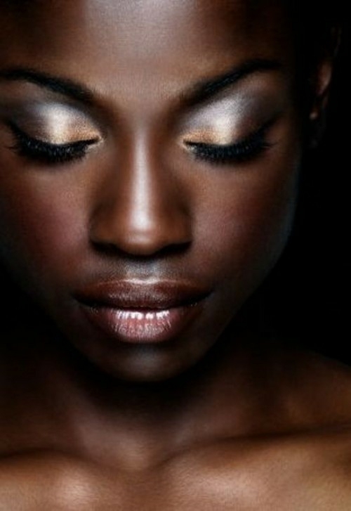 maquillage peau noire interessant