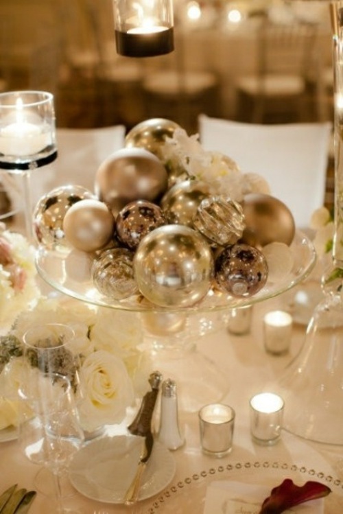 mariage de noël deco table rose or boules blanc