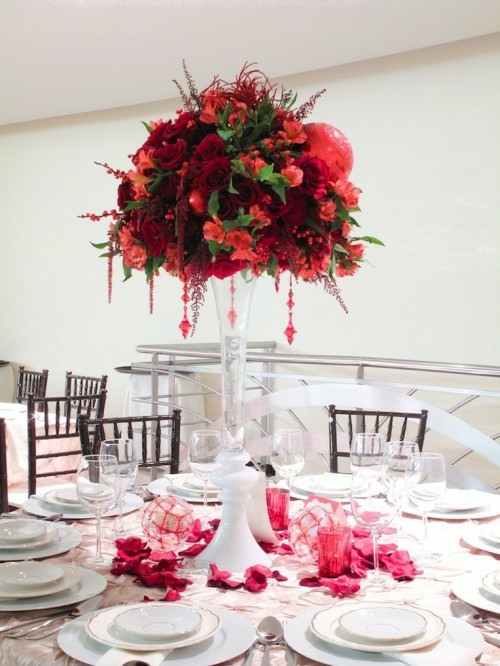 mariage de noël deco table rose rouge rose magenta bouquet