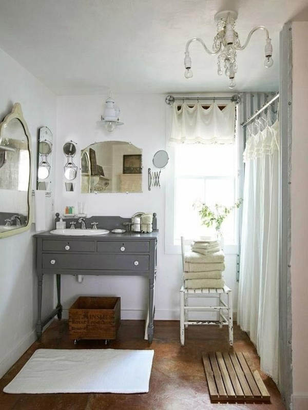 meuble de rangement salle de bain romantique
