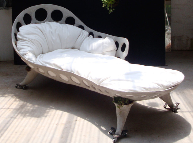 La superbe chaise longue roulante Drillium chef-d'oeuvre pour bronzer avec style meuble béton coussin
