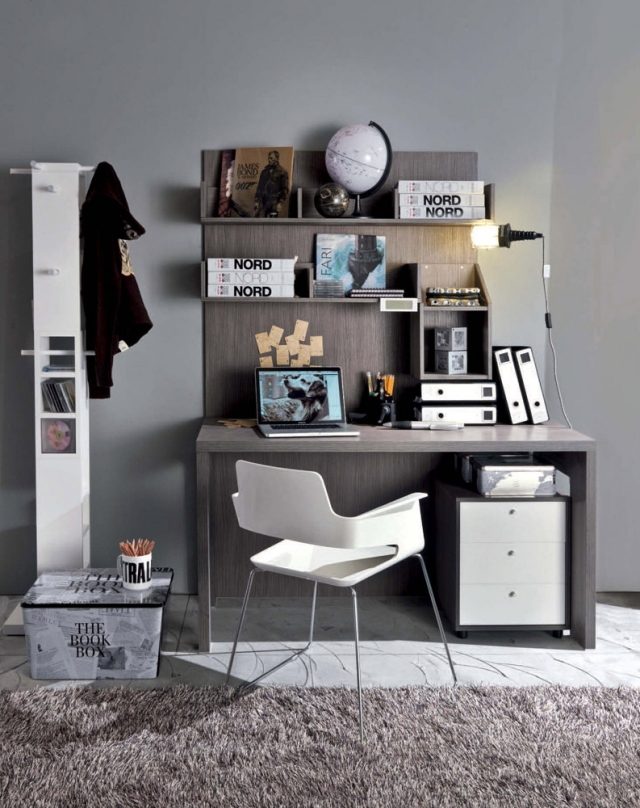 meuble-informatique-moderne-bois-gris-chaise-blanche-tapis-shaggy-gris meuble informatique
