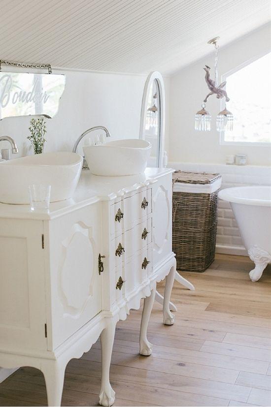 meuble-salle-bains-pas-cher-commode-blanche-vasques-forme-ovale meuble salle de bains pas cher