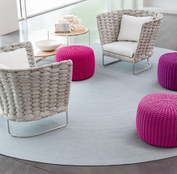meubles de design fauteuils beiges tricotés