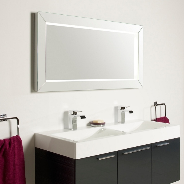 miroir-salle-de-bains-idée-originale-forme-rectangulaire-lavabo