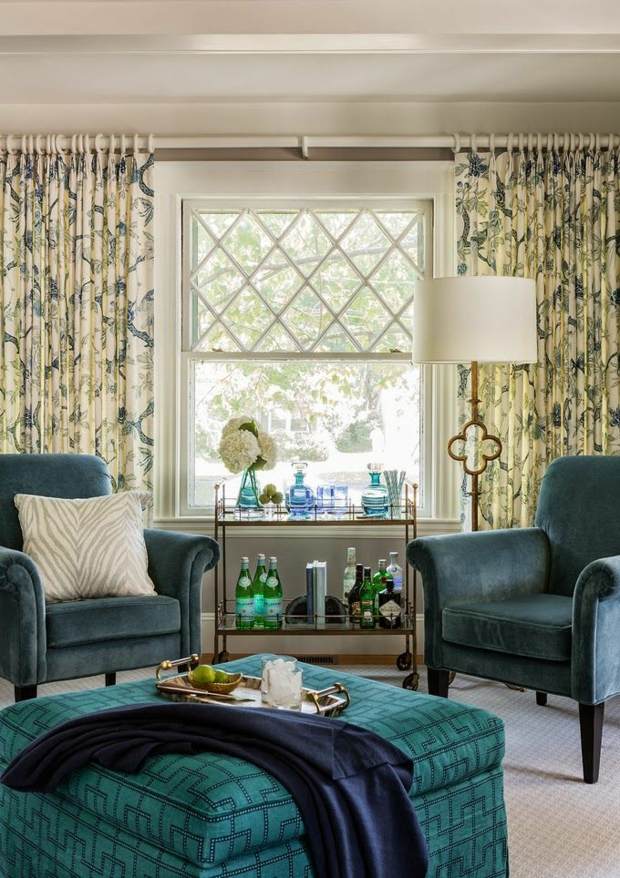 mobilier salon bleu vert rideaux à motifs