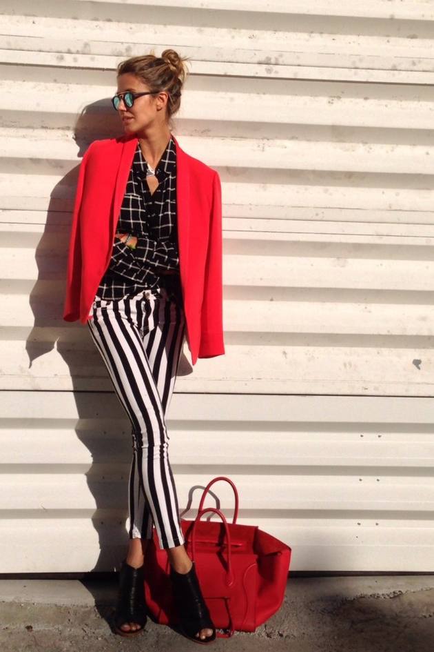 mode-automne-2014-couleur-tendance-rouge-pantalon-rayures-oir-blanc-sac-main-rouge-veste-rouge mode automne 2014