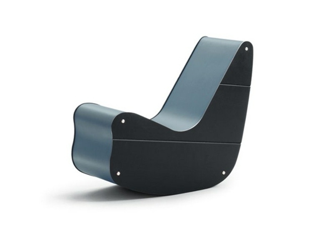Design ultra moderne de cette fauteuil rocking noir formidable