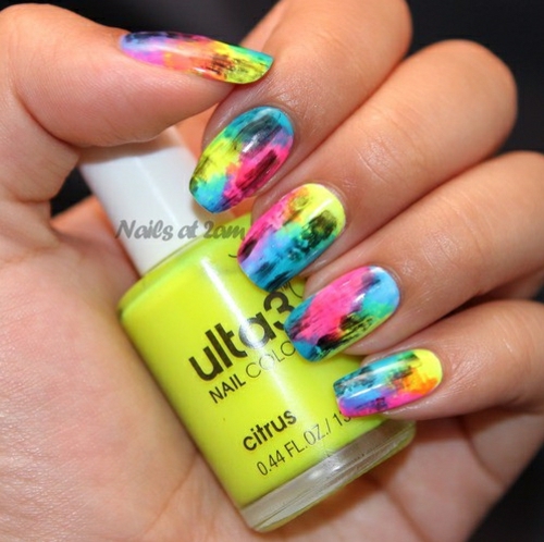 ongles multicolores neon
