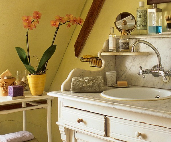 orchidee orange salle bain blanc jaune