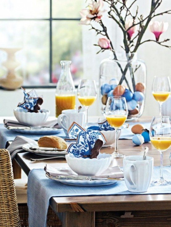 pâques décoration bleue table