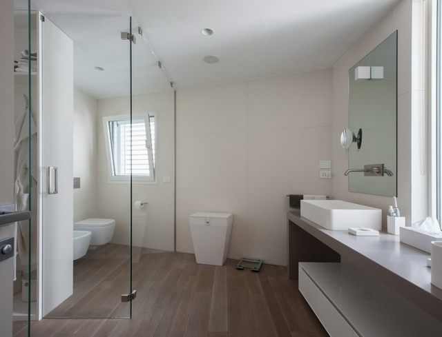 parquet-stratifié-salle-bains-cendré-oarois-verre-vasque-moderne-blanc parquet salle de bains