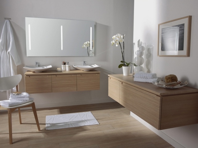 parquet-stratifié-salle-bains-clair-mobilier-bois-clair-vasques-blancs-modernes-orchidées-blanches parquet salle de bains