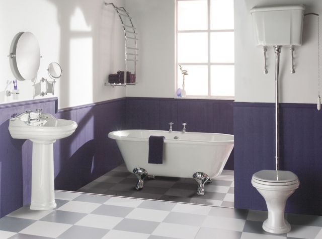 peinture-salle-bains-murs-deux-couleurs-blancs-lilas-mobilier-blanc peinture salle de bains