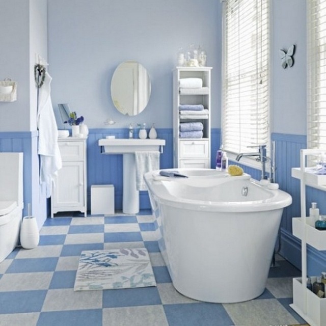 peinture-salle-bains-murs-deux-couleurs-bleu-clair-bleu-foncé-mobilier-blanc-carrelage-sol peinture salle de bains