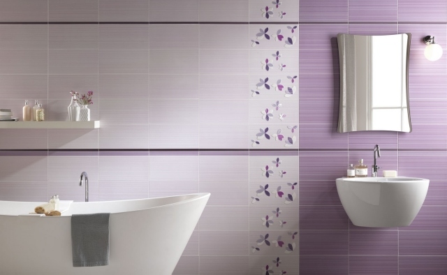 peinture-salle-bains-murs-deux-couleurs-lilas-clair-motifs-floraux-tendres peinture salle de bains