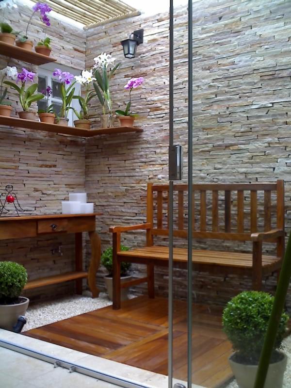 petit espace détente jardin banc plantes