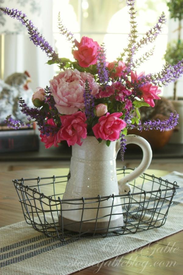 Autre vase DIY fait à partir d'une vielle tasse récup fleurs saison