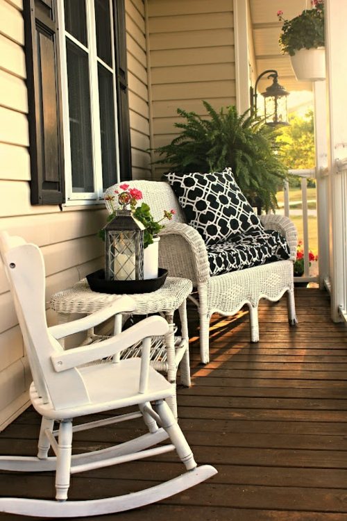 petite veranda avec chaise bercer