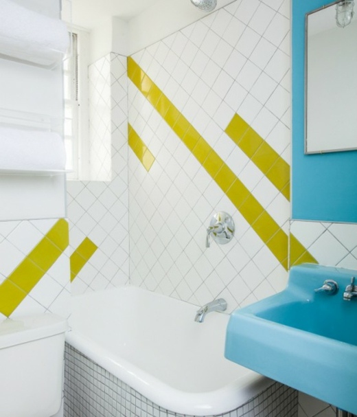 petits espaces salle bains carrelage blanc jaune