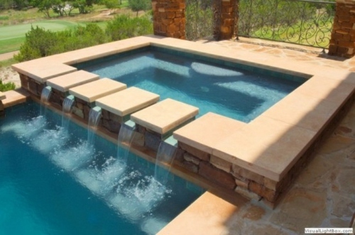 piscine carree cascade bord pierre rectangle