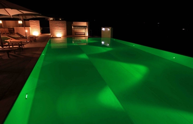 piscine lumiere verte