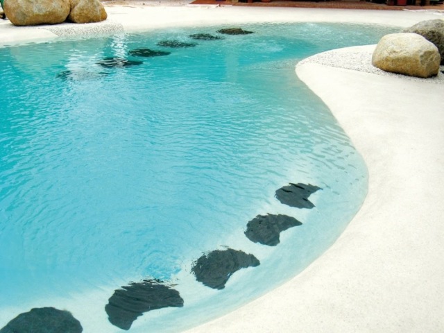 piscine moderne decoree