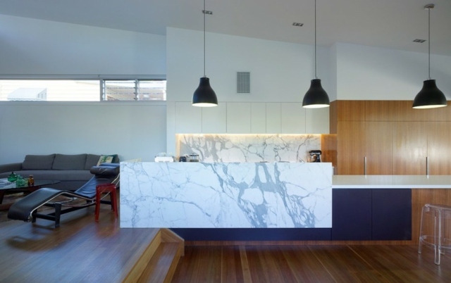 Le beau plan de travail marbré de la cuisine accent design intérieur Australier Bowler House 