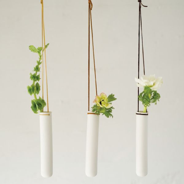plantes suspendues tubes blanches idée