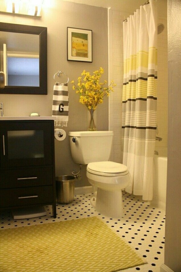 Exemple salle déco bains simple avec une belle déco de branches jaune déco